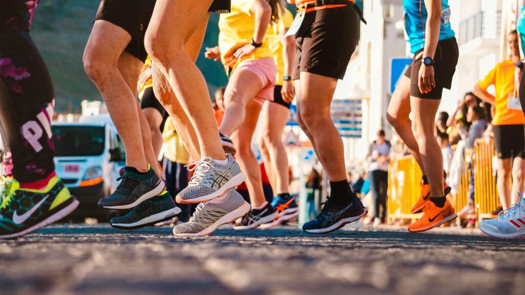 Los pies son esenciales en la práctica deportiva. El podólogo cuida de ellos.